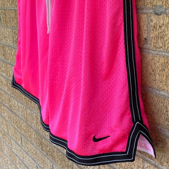 Vintage Nike Women’s Pink Mesh Basketball Shorts 🏀 Size Medium - Picture 6 of 7